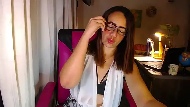 danielle rose 1 online show from June 3, 3:06 pm