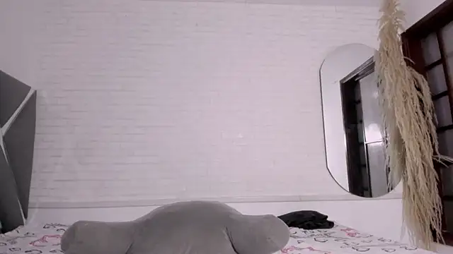 Kaela18 online show from November 17, 1:34 pm