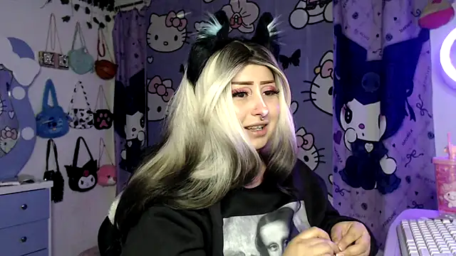 lussyevans24 online show from December 5, 6:46 am