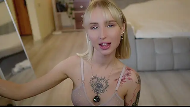 Snapshot of blondy_room chatting on October 8, 5:06 pm blondy room online show from October 8, 5:06 pm