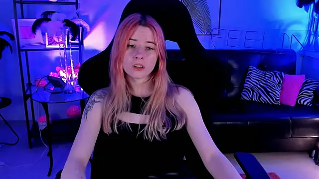 LexiWenford online show from December 2, 7:10 am