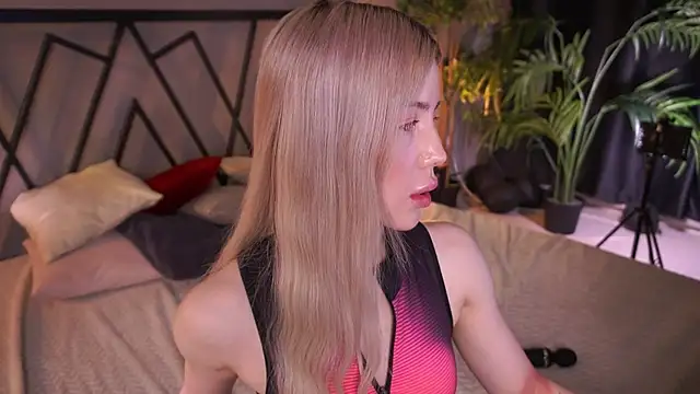 LindaThacker online show from April 19, 3:39 am