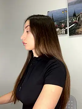 Polli Kiss online show from January 9, 8:35 pm