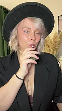 Charming Daphny online show from April 15, 11:00 am