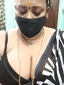 Snapshot of ashikaa_r chatting on October 7, 9:19 pm ashikaa r online show from October 7, 9:19 pm