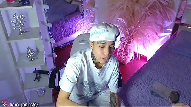 Jonesliam23 online show from February 14, 7:16 pm