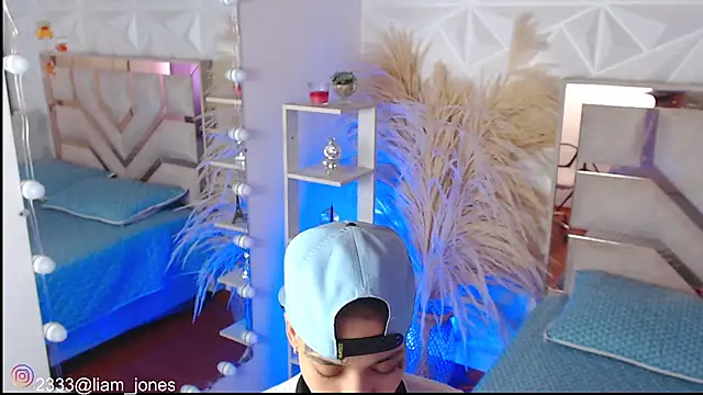 Jonesliam23 online show from November 24, 7:16 pm