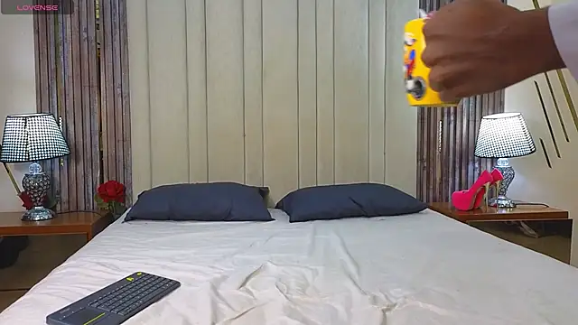 adaraSmiith online show from December 15, 12:32 pm