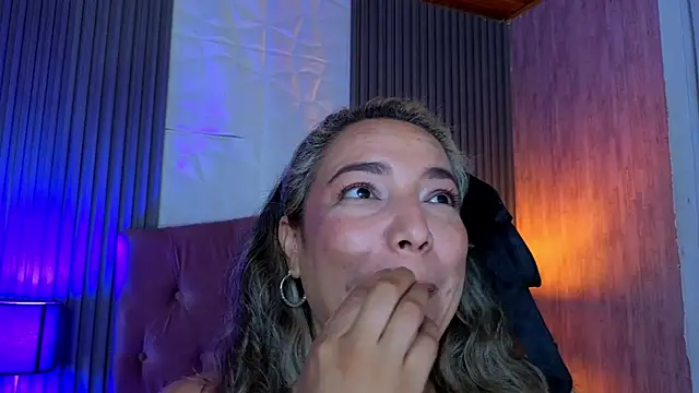 marie hss online show from April 18, 7:07 pm