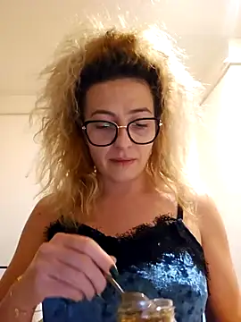 Selenna emma online show from November 23, 8:10 pm