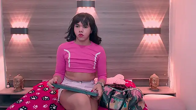 AndreaGil  online show from February 13, 4:30 pm