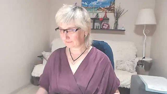 FleurMays online show from May 31, 4:40 am