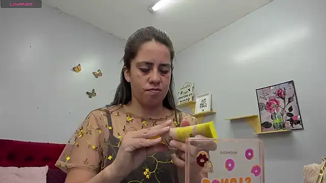 Snapshot of kathina_giraldo chatting on October 15, 12:52 pm kathina giraldo online show from October 15, 12:52 pm