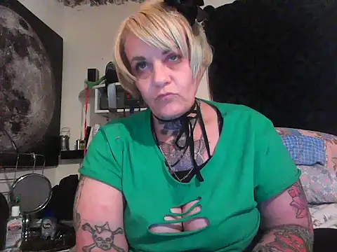 Hunniebunnie78 online show from June 14, 6:47 am