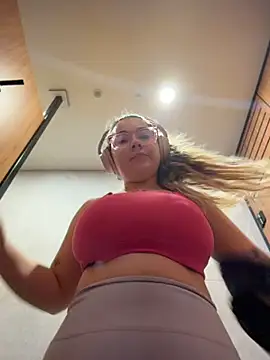 brooklynivy online show from May 31, 1:22 am