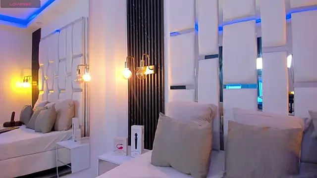 Snapshot of mia_schwarz chatting on October 3, 10:37 pm mia schwarz online show from October 3, 10:37 pm