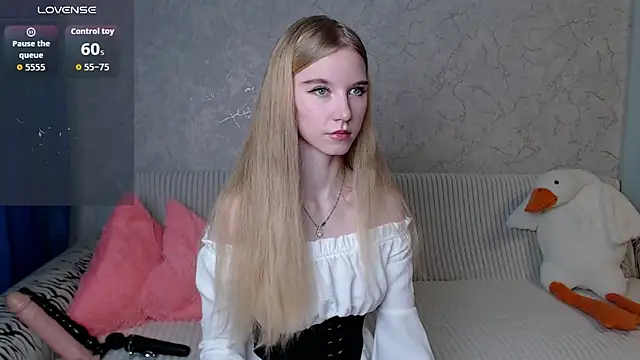 Cutieblondegirl online show from October 10, 11:26 am