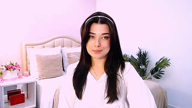 Snapshot of _Sun_Shy_ chatting on October 15, 9:23 am Sun Shy online show from October 15, 9:23 am