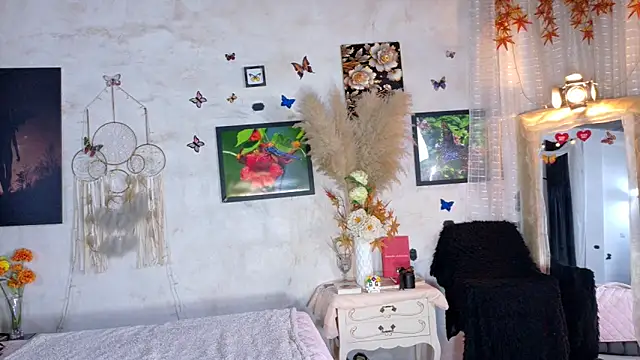 Kyara Queen online show from April 4, 6:40 pm