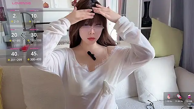 NickiBloom online show from May 9, 7:32 am