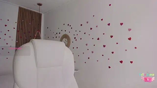 TiffanyWright online show from February 15, 1:10 pm