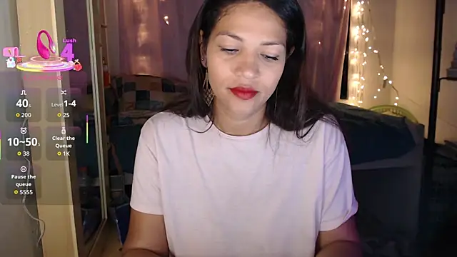 Snapshot of makennaa_ chatting on October 15, 10:18 am makennaa online show from October 15, 10:18 am