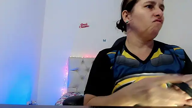 victoria jones online show from April 14, 1:33 pm