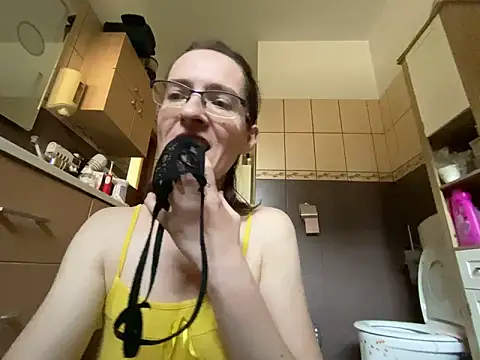 Milky hairy mommy online show from December 18, 11:48 am