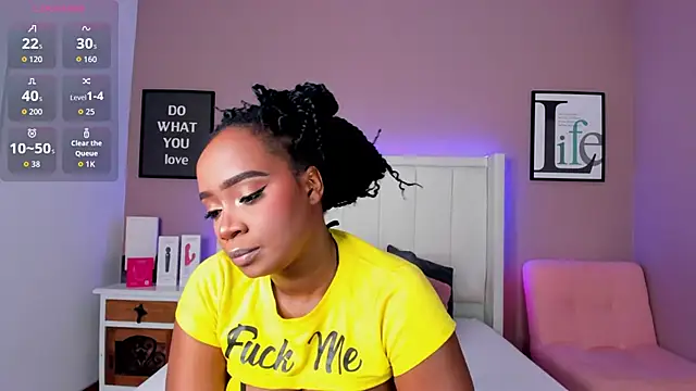 Britanymooree online show from December 22, 8:12 pm