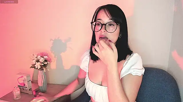 Snapshot of lovely__martina chatting on October 24, 12:50 am lovely martina online show from October 24, 12:50 am