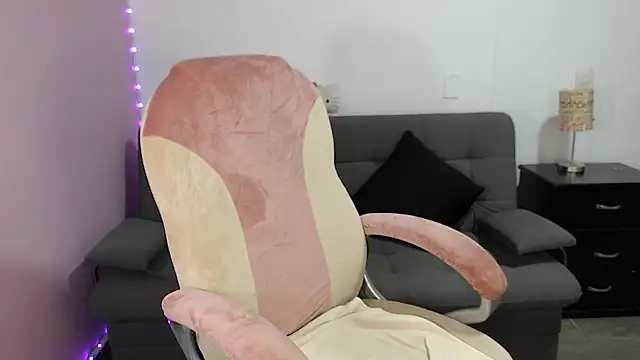 Snapshot of NicoleKitty_ chatting on October 21, 10:58 pm NicoleKitty  online show from October 21, 10:58 pm