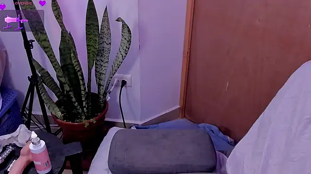 LilyRobertts online show from May 30, 5:32 pm