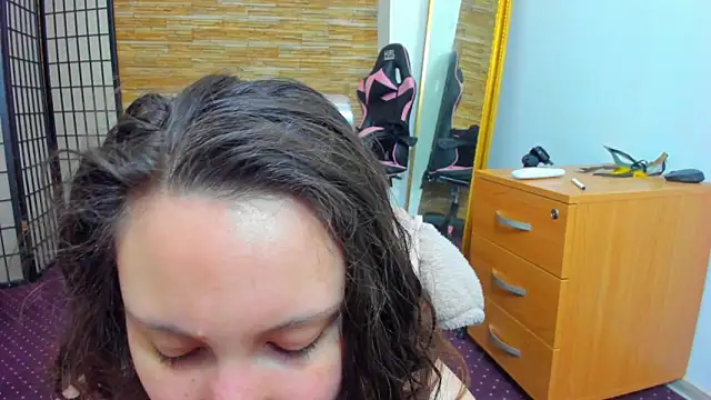 AishaRouhi online show from February 20, 5:28 am