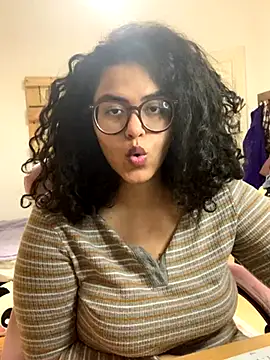 Curvydesifromgermany online show from December 5, 3:13 pm