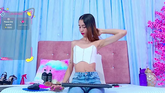 AuraRoss online show from January 5, 7:39 pm