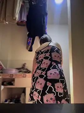 Emiily lee online show from April 6, 11:22 am