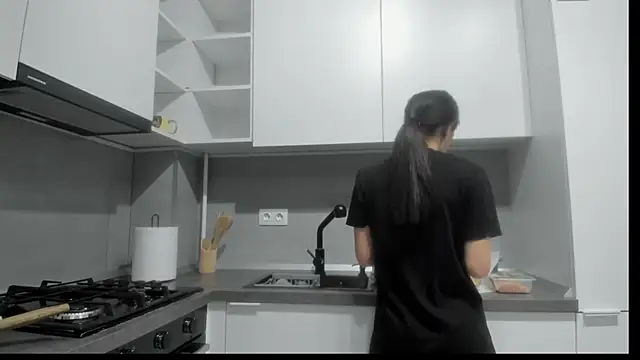 Emmapmg online show from December 18, 4:34 pm