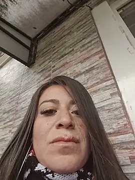 Alona Evans online show from April 15, 10:10 pm