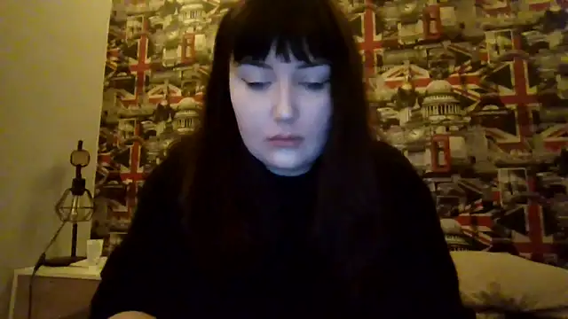 Lynylou online show from December 16, 7:53 pm