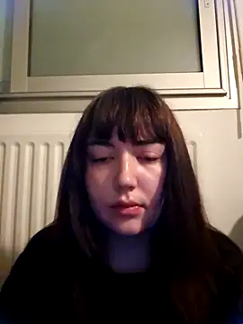 Lynylou online show from May 18, 1:37 am