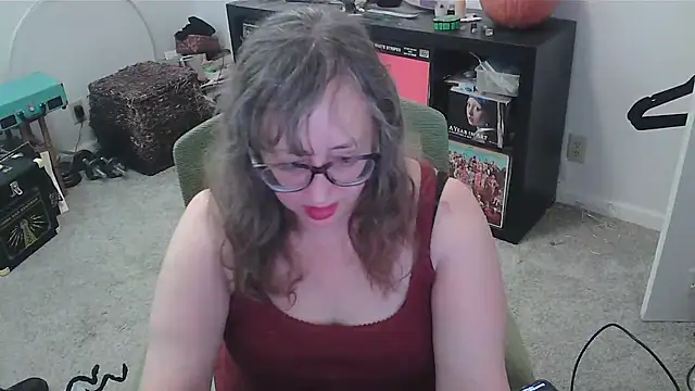 Snapshot of LilyLuscious chatting on October 25, 3:14 am LilyLuscious online show from October 25, 3:14 am