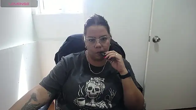 Rebecagiraut online show from March 22, 6:47 pm