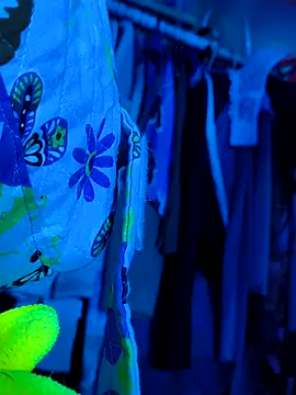 gurlnips online show from April 18, 10:40 am