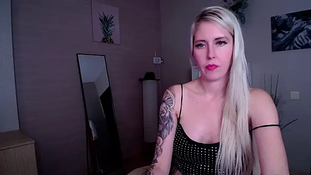 Snapshot of Mermaid_N chatting on December 2, 7:10 am Mermaid N online show from December 2, 7:10 am