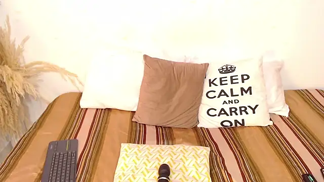 NahomyAndrews online show from November 19, 2:39 pm