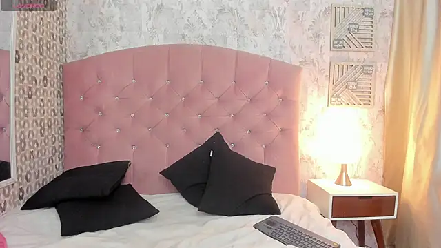 Snapshot of zoe_alanaa chatting on October 6, 8:02 pm zoe alanaa online show from October 6, 8:02 pm