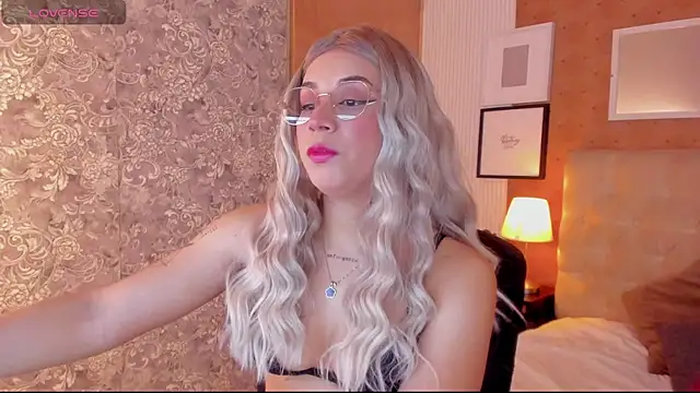 Snapshot of zoe_alanaa chatting on October 13, 6:54 pm zoe alanaa online show from October 13, 6:54 pm