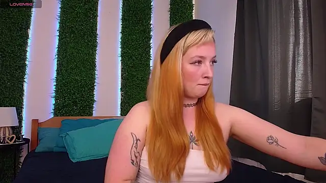 Snapshot of Nicole__Aniston_ chatting on October 10, 12:10 pm Nicole Aniston online show from October 10, 12:10 pm