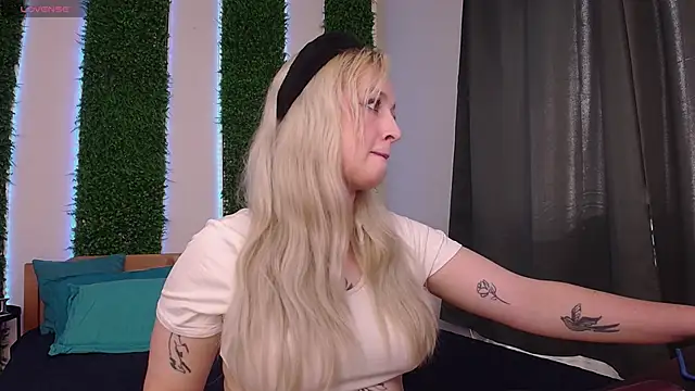 Snapshot of Nicole__Aniston_ chatting on September 26, 12:03 pm Nicole Aniston online show from September 26, 12:03 pm