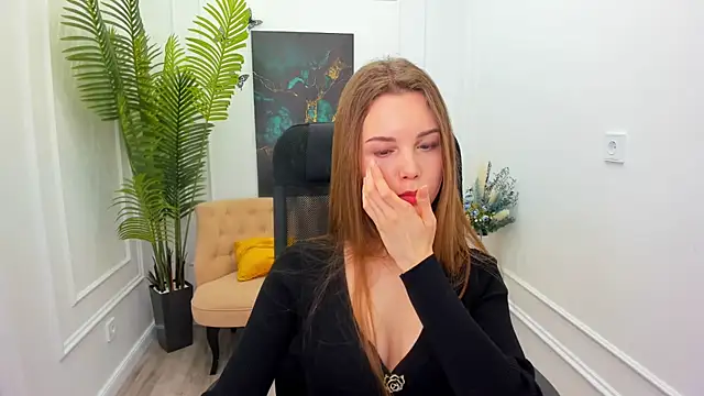 MileyWings online show from November 29, 12:20 pm